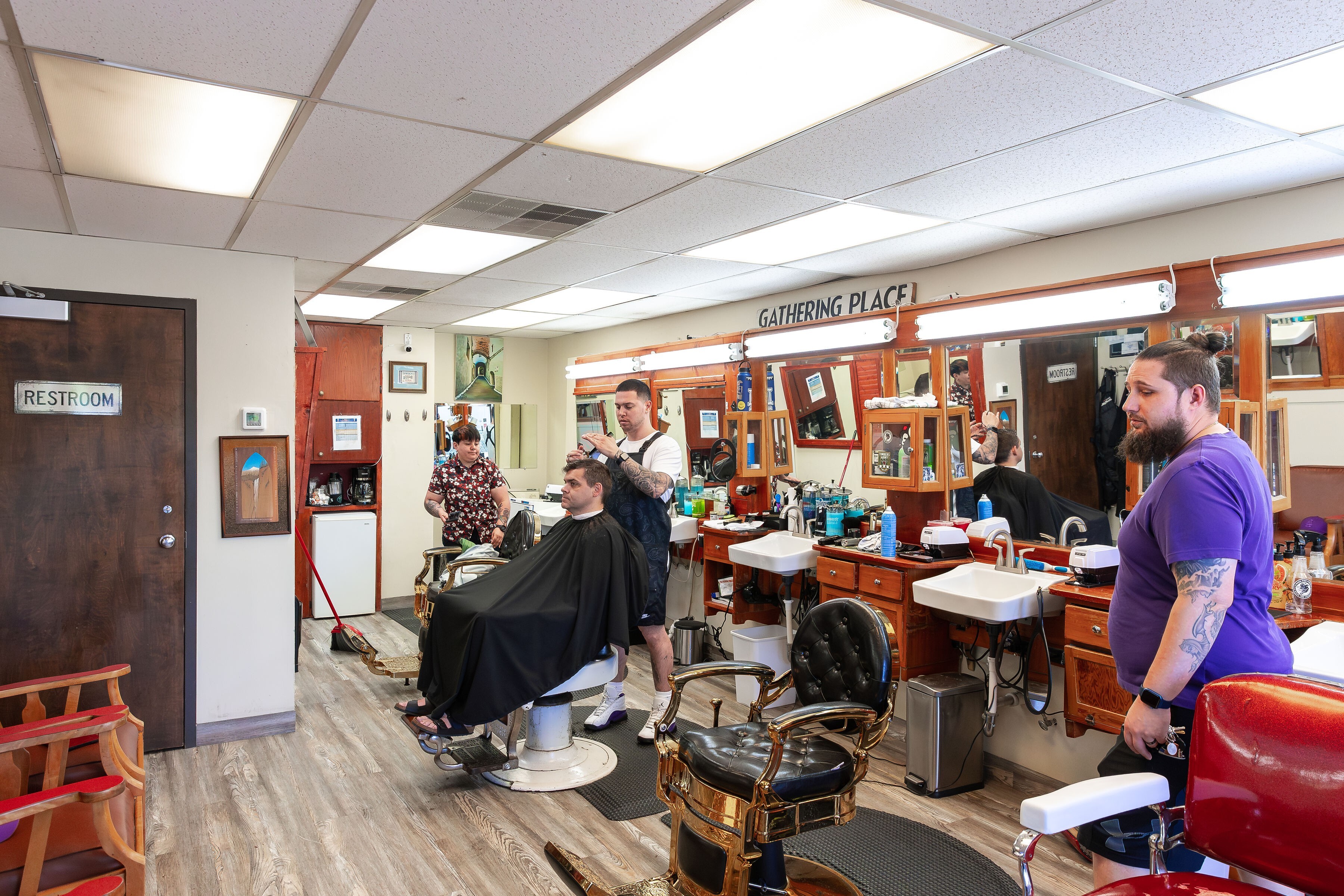 Classic haircut#tigard barbershop#down town tigard#portland barbershop#pdx barbershop #art#new style haircut#old school barbershop#barbertalk #designe#barbershop talk#edger#shave